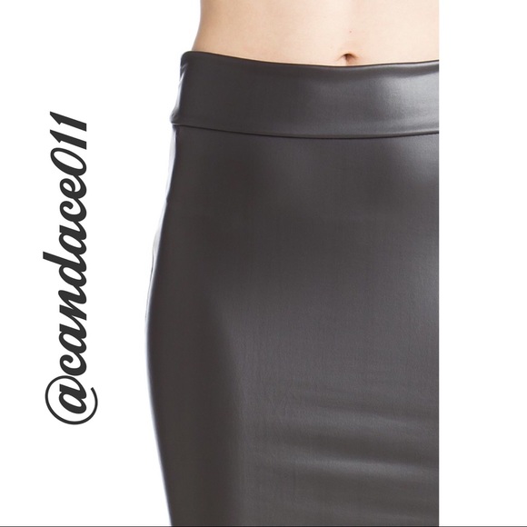 ⭐️LAST ONE⭐️Black Stretch Leather Pencil Skirt (S) - Picture 7 of 7